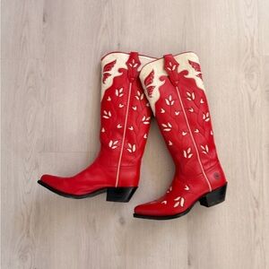 Ranch road red butterfly boots size 8